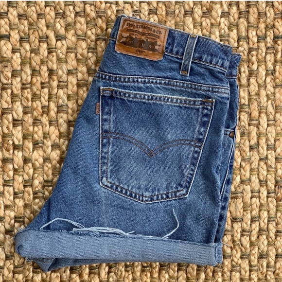 Vintage Levi’s Tan Tab High Waisted Cutoff Shorts Sz 31/10 - Picture 3 of 3